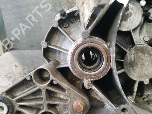 Gearkasse VOLVO V40 Hatchback (525) D2 | BP30806038M3