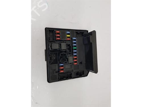 Used Fuse box Fuse box 38088750 38088750