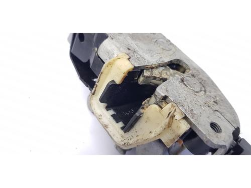 Tailgate lock LAND ROVER DISCOVERY III (L319) 2.7 TD 4x4 | BP26723612C101 