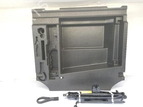 Used Jack Kit Jack Kit LAND ROVER DEFENDER Station Wagon (L663) P300 Si4 4x4 (300 hp) 28157927 28157927