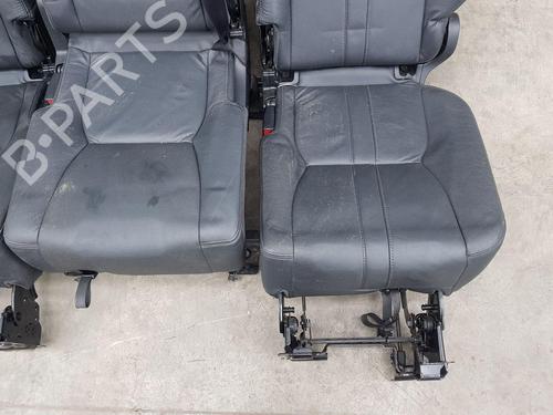 Right front seat LAND ROVER DISCOVERY IV (L319) 3.0 TD 4x4 | BP26915072C16 