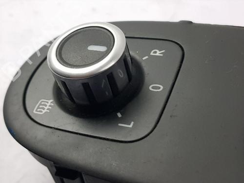 Right front window switch VW GOLF VI (5K1) 1.6 TDI | BP28329791I26 