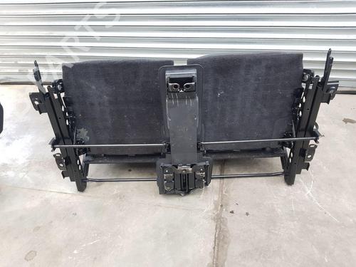Right front seat LAND ROVER DISCOVERY IV (L319) 3.0 TD 4x4 | BP26915072C16 