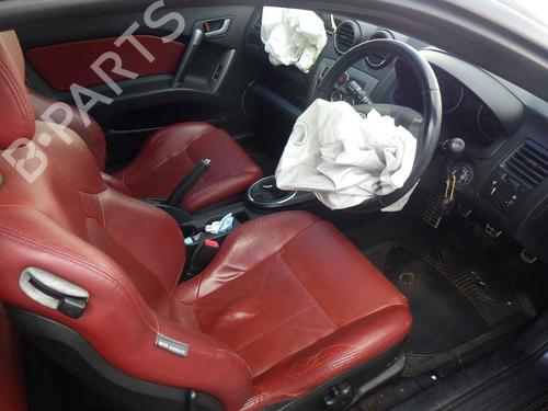 Left headlight HYUNDAI COUPE II (GK) 2.0 GLS | BP30090878C28 