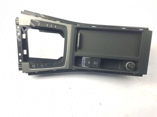 Used Cup/Object holder VW GOLF VII (5G1, BQ1, BE1, BE2) 1.4 TSI (125 hp) 30520552