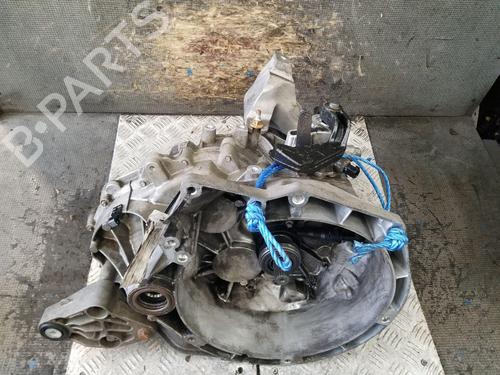 Used Gearbox VOLVO V40 Hatchback (525) D2 (114 hp) 30806038