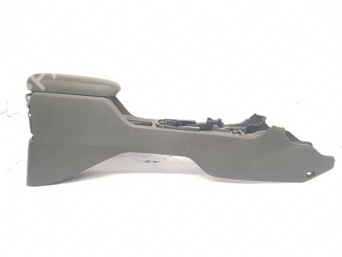 Used Armrest / Center console Armrest / Center console HONDA JAZZ V (GR_, GS_) 1.5 eHEV (GR3, GR6) (109 hp) 33004856 33004856