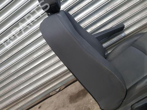 Right front seat VAUXHALL MOVANO Mk II (B) Chassis/Cab (X62) 2.3 CDTI FWD (UV, HV, EV) | BP31663268C16 