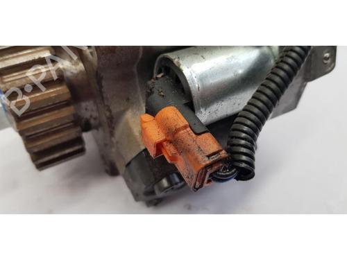 Fuel pump LAND ROVER DISCOVERY III (L319) 2.7 TD 4x4 | BP27579777M76 