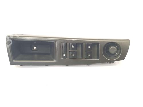 Pulsantiera anteriore destra Pulsantiera anteriore destra CHEVROLET CRUZE Hatchback (J305) 1.6 (124 hp) 37423257 37423257