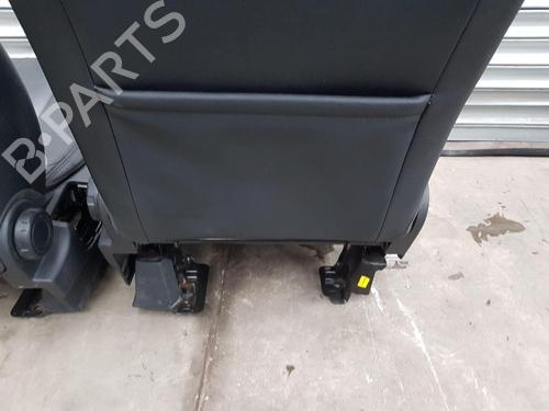 Right front seat LAND ROVER DISCOVERY IV (L319) 3.0 TD 4x4 | BP26915072C16 