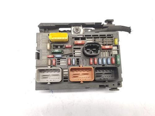 Used Fuse box Fuse box 38704858 38704858