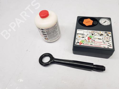 Używane Zestaw narzędzi / podnośnik JAGUAR E-PACE (X540) 2.0 D150 (150 hp) 30520557