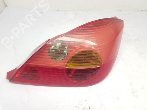 Used Right taillight VAUXHALL TIGRA TwinTop (X04) 1.4 (90 hp) 30554657