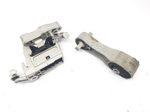 Used Engine mount BMW 1 (F40) 118 i (140 hp) 30045357