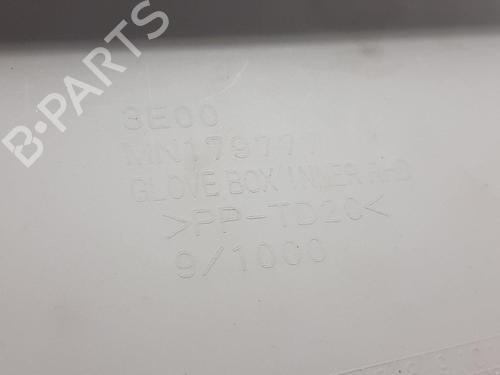 Boîte à gants MITSUBISHI L200 / TRITON (KA_T, KB_T) 2.5 DI-D 4WD (KB4T) | BP30402822C95 