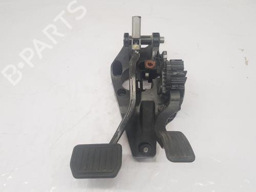 pedal-tesla-model-3-5yj3-2017-40606499 main image