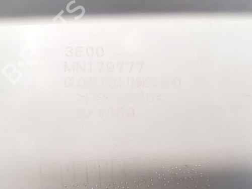 Dashboardkastje MITSUBISHI L200 / TRITON (KA_T, KB_T) 2.5 DI-D 4WD (KB4T) | BP30796201C95