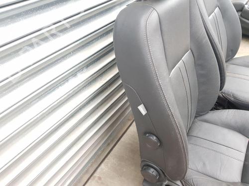 Right front seat LAND ROVER DISCOVERY IV (L319) 3.0 TD 4x4 | BP26915072C16 