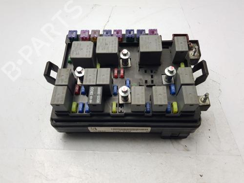 Used Fuse box Fuse box 37491798 37491798