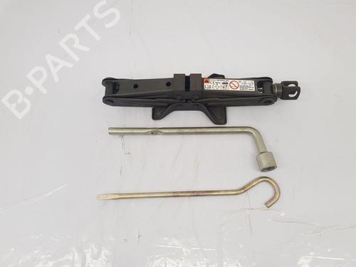 Used Jack Kit Jack Kit SUZUKI CELERIO (LF) 1.0 (AVK310) (68 hp) 35996327 35996327