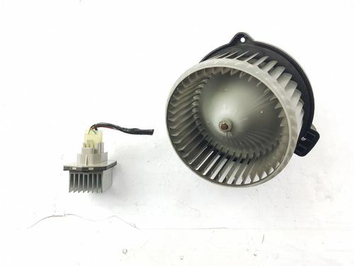 Used Heater blower motor LAND ROVER DISCOVERY III (L319) 2.7 TD 4x4 (190 hp) 28157876