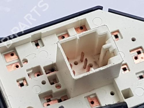 Right front window switch HYUNDAI TUCSON (JM) 2.0 CRDi All-wheel Drive | BP25839867I26 
