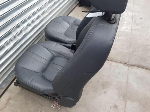 Right front seat LAND ROVER DISCOVERY IV (L319) 3.0 TD 4x4 | BP26915072C16 