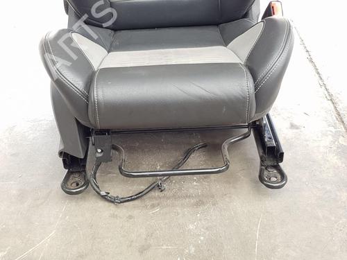 Right front seat FORD FIESTA VI (CB1, CCN) 1.6 ST | BP27600641C16 