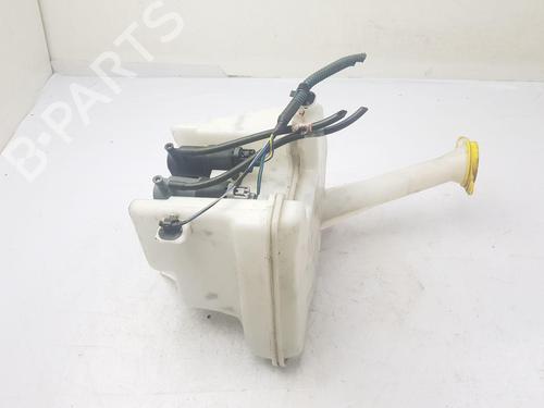 Used Windscreen washer tank Windscreen washer tank TOYOTA YARIS (_P13_) 1.3 (NSP130_, NSP130) (99 hp) 35996298 35996298