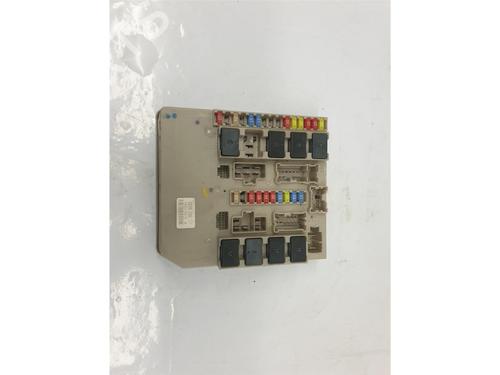 Used Fuse box RENAULT CLIO III Grandtour (KR0/1_) 1.5 dCi (KR0F) (86 hp) 30330983