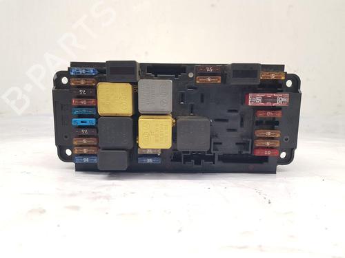 Used Fuse box Fuse box 39206182 39206182