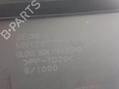 Boîte à gants MITSUBISHI L200 / TRITON (KA_T, KB_T) 2.5 DI-D 4WD (KB4T) | BP30402650C95 