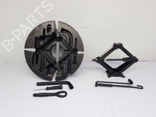 Used Jack Kit VW POLO VI (AW1, BZ1, AE1) [2017-2025]  29871048