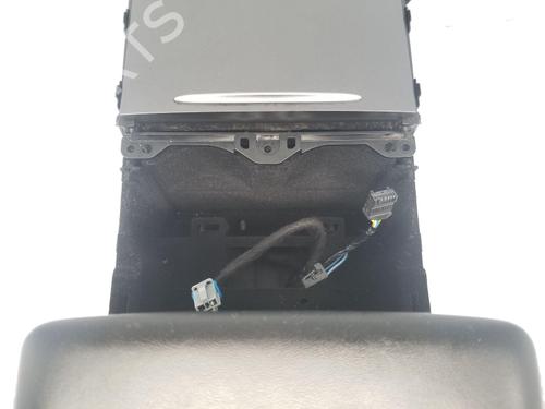 Armrest / Center console TESLA MODEL Y (5YJY) Long Range All-wheel Drive | BP40606477I20 - Image 8