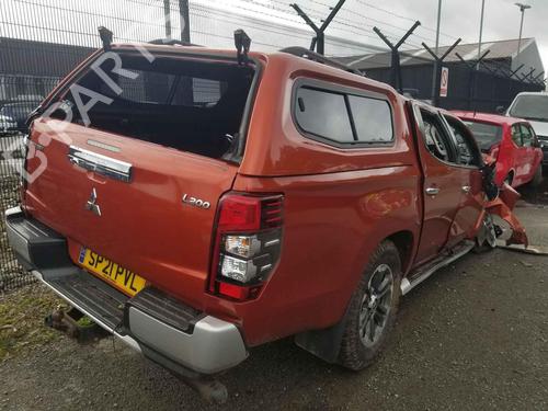 Left headlight MITSUBISHI L200 / TRITON (KJ_, KK_, KL_) 2.2 DI-D 4WD | BP32352744C28 