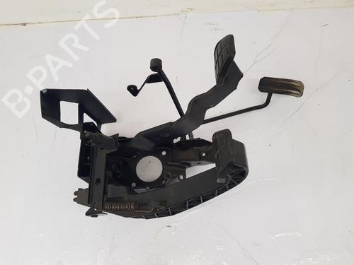 Used Pedal Pedal VW TRANSPORTER T4 Bus (70B, 70C, 7DB, 7DK, 70J, 70K, 7DC, 7DJ) 2.5 (110 hp) 35966980 35966980
