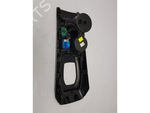 Cup/Object holder PEUGEOT 2008 II (UD_, US_, UY_, UJ_, UR_, UC_) 1.2 PureTech 130 (USHNS, URHNS) | BP30184869I37