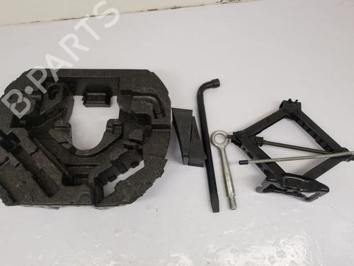 Used Jack Kit JAGUAR XF I (X250) 2.2 D (200 hp) 28157907