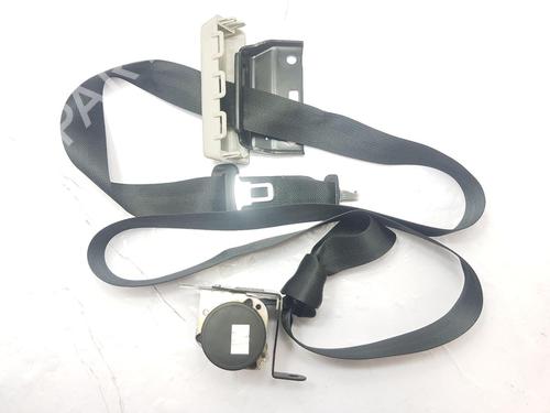 Used Rear center seatbelt TOYOTA HILUX VIII Pickup (_N1_) 2.4 D 4WD (GUN125_, GUN125R) (150 hp) 29467325