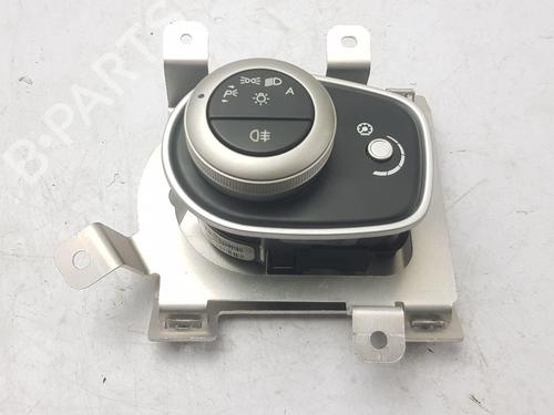 headlight-switch-aston-martin-vantage-coupe-2017-35795814 main image