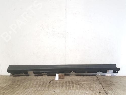 right-sideskirt-mercedes-benz-glb-x247-2019-32177782 main image