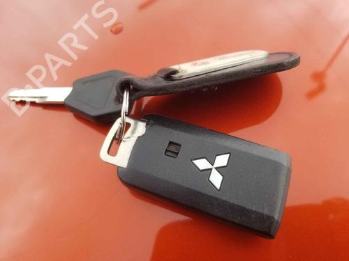 Left headlight MITSUBISHI L200 / TRITON (KJ_, KK_, KL_) 2.2 DI-D 4WD | BP32352744C28 