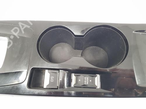 Cup/Object holder PEUGEOT 2008 II (UD_, US_, UY_, UJ_, UR_, UC_) 1.2 PureTech 130 (USHNS, URHNS) | BP30184869I37
