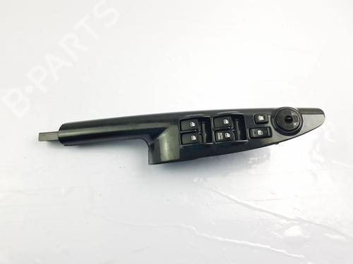 Right front window switch HYUNDAI TUCSON (JM) 2.0 CRDi All-wheel Drive | BP25839867I26 