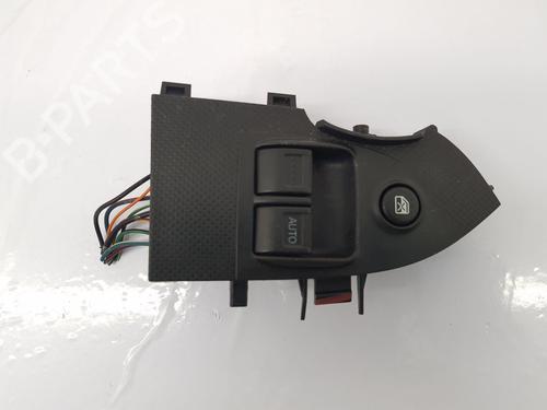 Interrupteur de vitre avant droite HONDA CIVIC VII Hatchback (EU, EP, EV) 1.6 i (EP2, EU8, EU6) (110 hp) 32127506