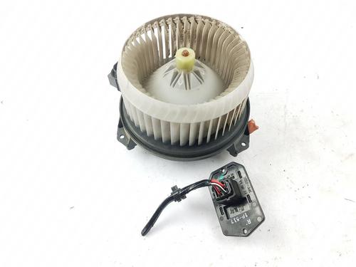 Used Heater blower motor TOYOTA HILUX VII Pickup (_N1_, _N2_, _N3_) 2.5 D-4D 4WD (KUN25) (144 hp) 30364803