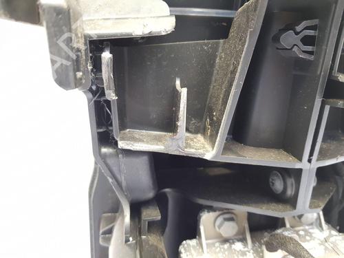 Armrest / Center console PEUGEOT 3008 II SUV (MC_, MR_, MJ_, M4_) Hybrid4 (M45GBU) | BP28137014I20 