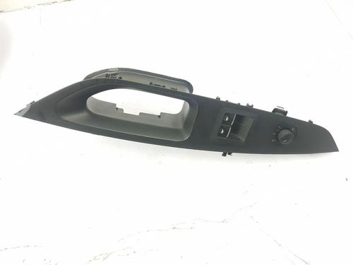 Used Right front window switch Right front window switch SEAT LEON (5F1) 1.4 TSI (150 hp) 32375139 32375139