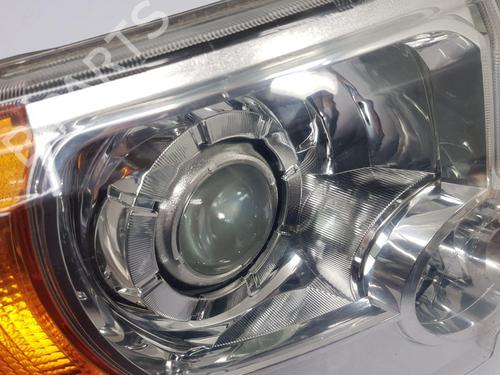 Right headlight LAND ROVER DISCOVERY III (L319) 2.7 TD 4x4 | BP30161496C29 